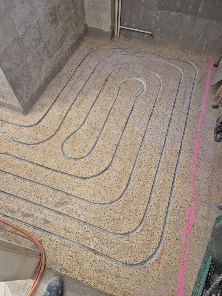 Rainurage dans du carrelage 