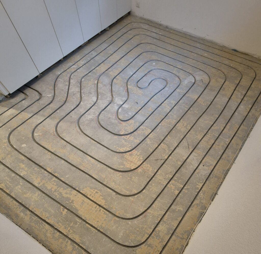 Création d’un circuit de chauffage au sol dans une chape existante