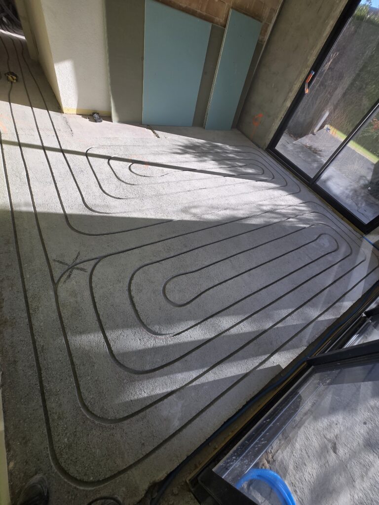 Intégration de chauffage au sol dans villa haut de gamme