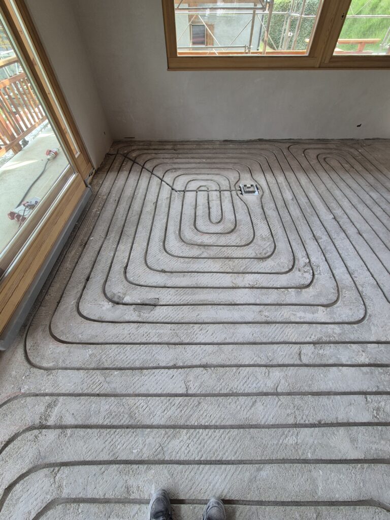 Rainurage de chape en rénovation à Hérémence